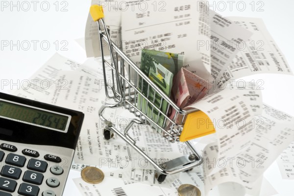Shopping trolleys, banknotes and receipts, symbolising purchasing power, consumption and inflation