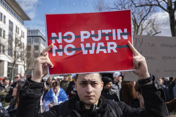 17.03.2024, Berlin, Germany, Europe, Thousands of people protest in front of the Russian Embassy on