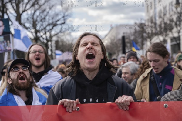 17.03.2024, Berlin, Germany, Europe, Thousands of people protest in front of the Russian Embassy on