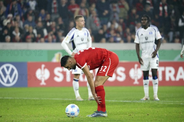 Vincenzo Grifo (SC Freiburg) takes the ball for the penalty kick and converts to make it 2-0 at the