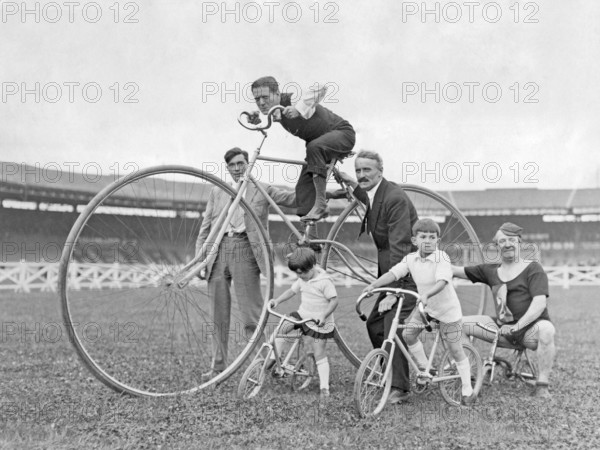 1930s bicycles. The annual Fête des Caf' Conc' at the Buffalo Stadium and some of the popular