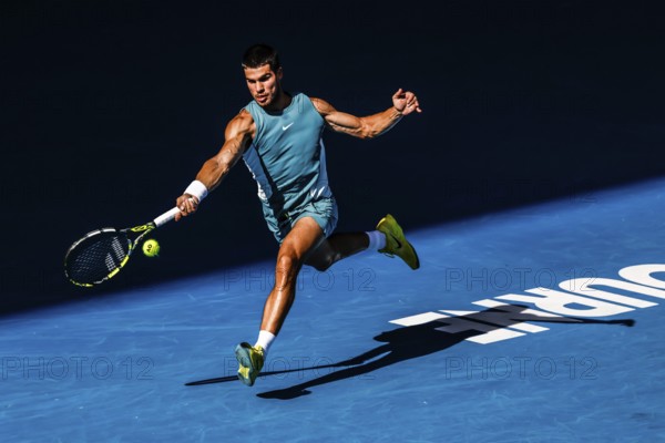 MELBOURNE, AUSTRALIA - JANUARY 19: Carlos Alcaraz of Spain hits a forehand to Jack Draper of Great