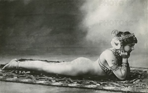 Mata Hari. Margaretha Geertruida MacLeod (née Zelle, 7 August 1876 – 15 October 1917), better known