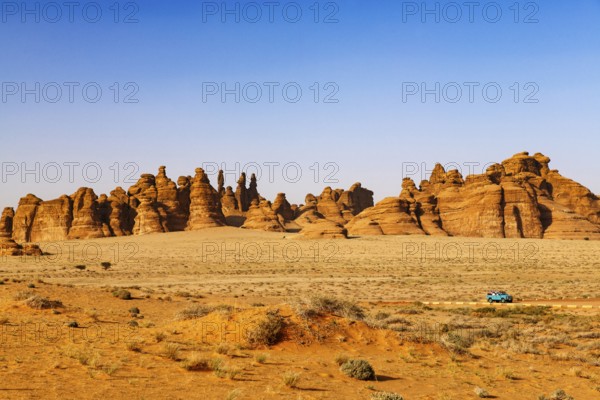 Vintage Land Rover Tour in the rocky landscape of Hegra, Unesco World Heritage Site Al Ula, Kingdom