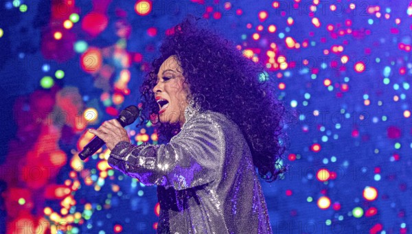 Motown legend Diana Ross (80) at the Memorial Coliseum, Los Angeles, USA, the 1984 Olympic Stadium,