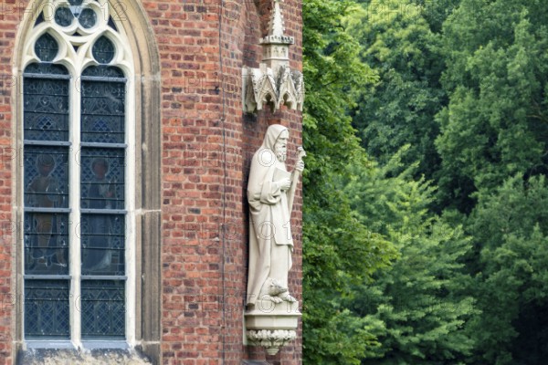 The castle was the ancestral seat of the Droste zu Hülshoff barons from 1417 to 2012 and is the