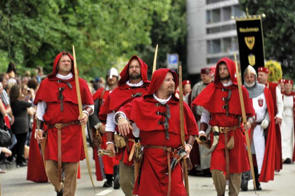 850 years of Gmünd, Schwäbisch Gmünd, Baden-Württemberg, Group of men in red medieval costumes,