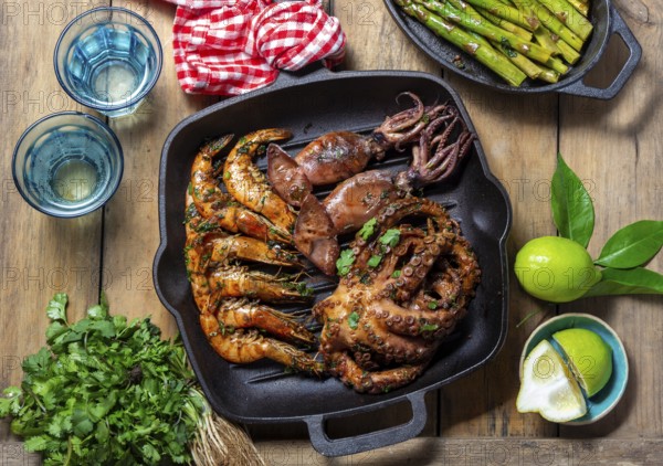 Food, Food, Grilled spimps, squids and octopus in cast iron grill pan