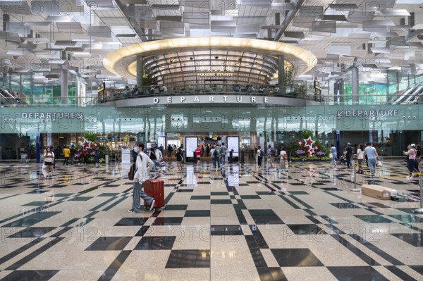 31.07.2023, Singapore, Republic of Singapore, Asia, Interior view of the modern Terminal 3 with air