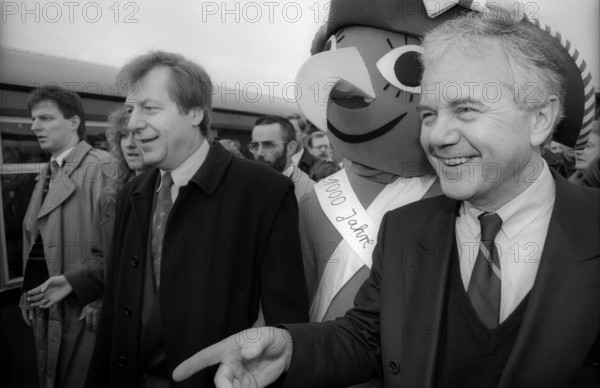 Germany, Potsdam, 01.04.1992, Reopening of the S-Bahn line Berlin Potsdam, Manfred Stolpe, Prime