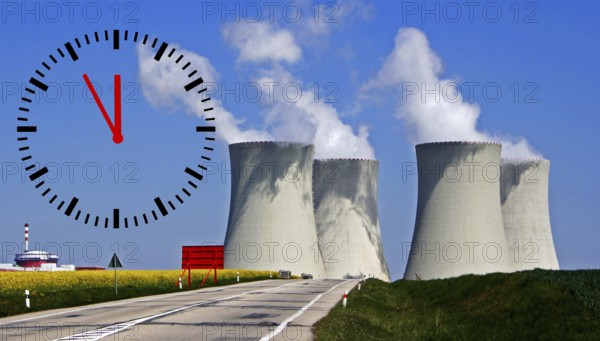 Climate tax, power plant, global warming, clock shows 5 to 12, Lower Saxony, Federal Republic of