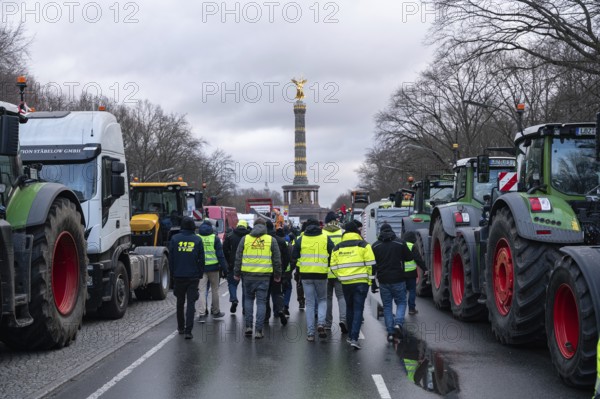 15.01.2024, Berlin, Germany, Europe, Several thousand farmers, tradespeople, freight forwarders and