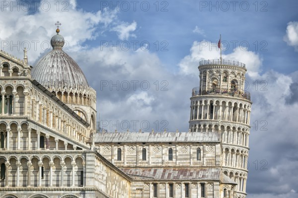 An image of the great Piazza Miracoli in Pisa Italy