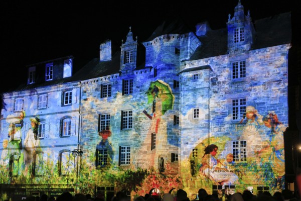 Projections on the façade of the Maison de la Duchesse Anne, light show at the turn of the year in