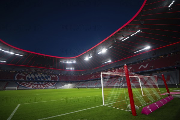 Tor tor, goal net, stadium, empty, interior, illuminated, blue hour, Allianz Arena, Munich,