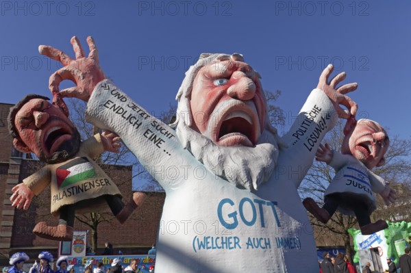 God figure grabs an Israeli and a Palestinian by the ear, themed float on the Gaza War by Jacques
