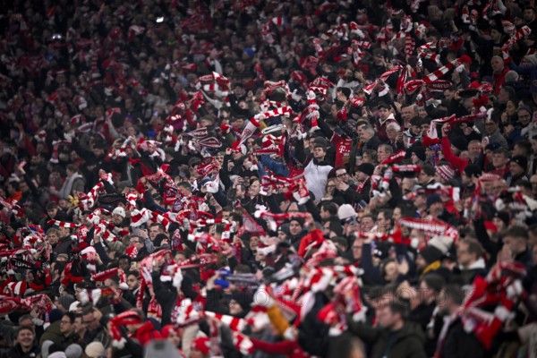 Fan block, fans, fan curve, flags, flags, atmosphere, atmospheric scarves FC Bayern Munich FCB UEFA