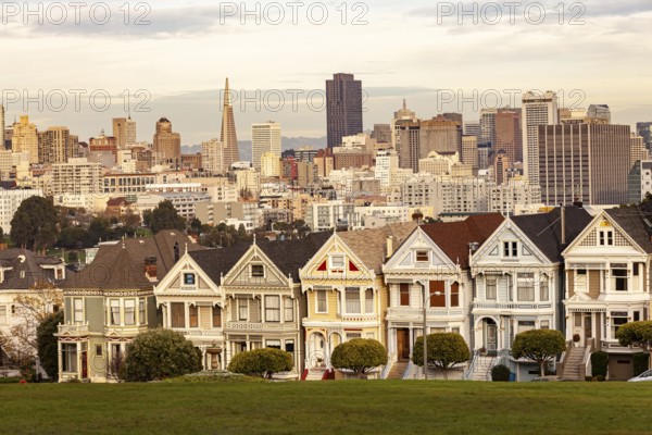 The Painted Ladies, Victorian wooden houses on Alamo Square and the skyline of San Francisco,