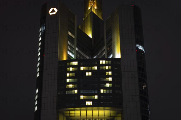 At a height of around 150 metres, 48 spotlights in 22 windows in the Commerzbank Tower in Frankfurt