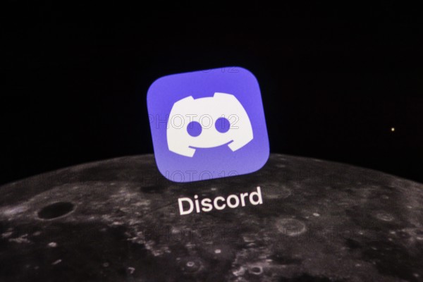 Discord application app for instant messaging, chat, voice conferencing and video conferencing on
