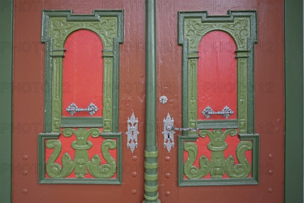 Wooden door with red and green decorations, door handle, door handle, fittings, detail, St Martin's