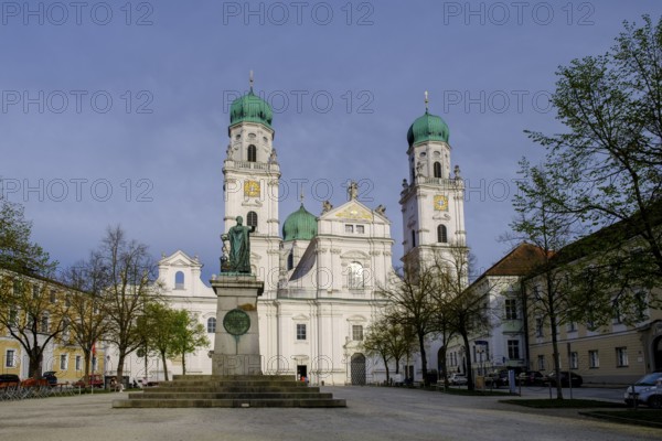 West façade, St Stephen's Cathedral, Cathedral Square, Passau, Lower Bavaria, Bavaria, Germany,