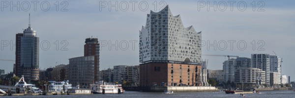 View of the Kehrwiederspitze and Elbe Philharmonic Hall from the Steinwerder viewpoint, Hafencity,
