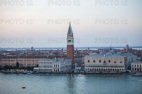Abendstimmung, Ausblick von Kirche San Giorgio Maggiore zum Campanile San Marco und zum