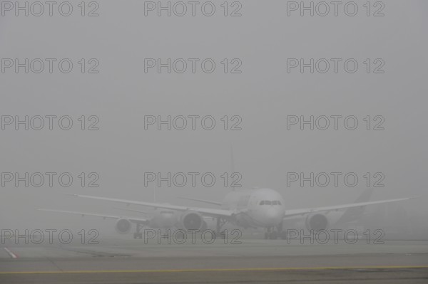 Taxiing aeroplanes in the fog, traffic, Apron 2 East, Terminal 2, Munich Airport, Upper Bavaria,