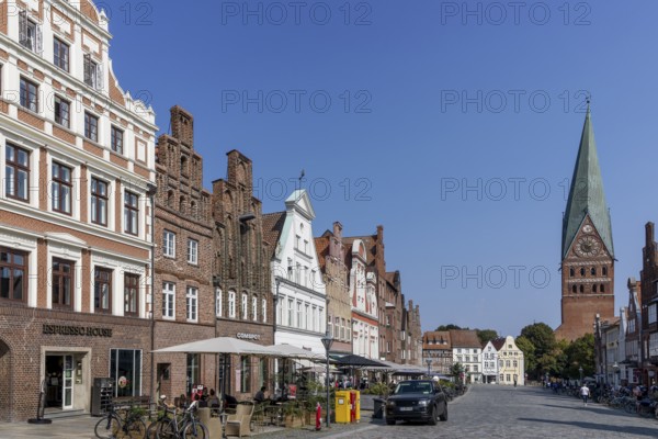 Historic surrounding gabled houses with many shops and restaurants on the square Am Sande in the