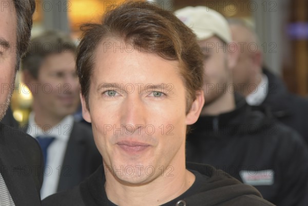 Frankfurt, Germany. 23th Oct, 2017. British Singer-Songwriter James Blunt (* 1974) takes a short