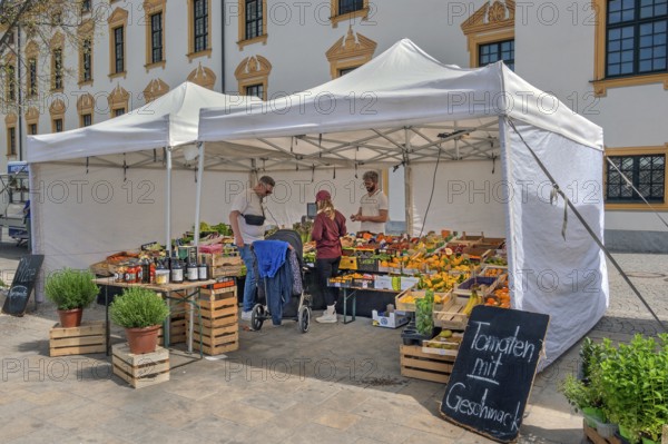 Sales stand for fruit and vegetables etc., Residenzplatz, Kempten, Allgäu, Swabia, Bavaria,