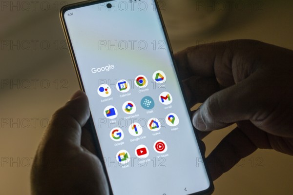 Google services (Google assistant, Calendar, Chrome, Drive, Gmail, Files, Find Device, Fitbit,