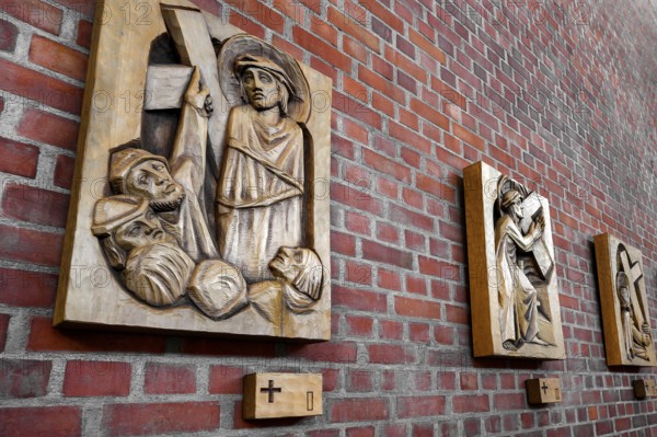 Carvings, three Stations of the Cross, modern church, St. Michael, Kempten, Allgäu, Bavaria,