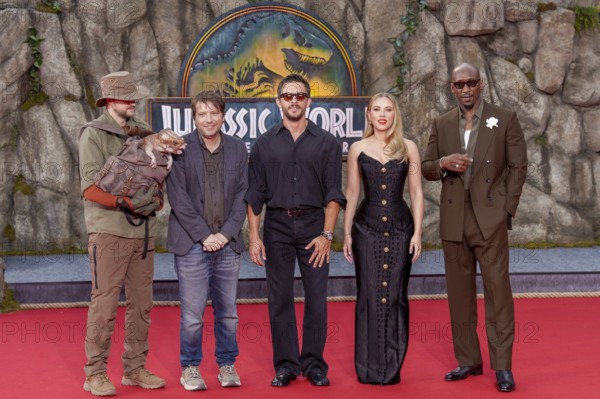 Director Gareth Edwards, Jonathan Bailey, Scarlett Johansson and Mahershala Ali at the German