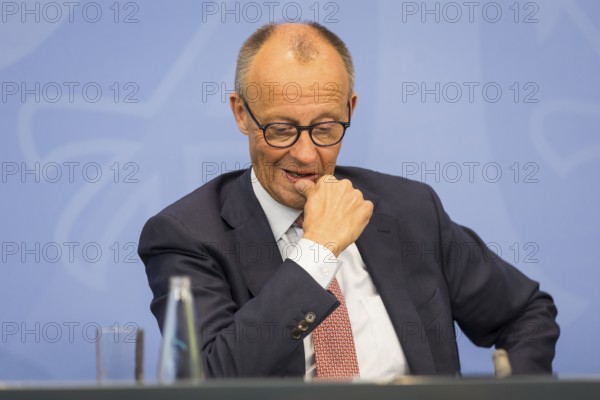 Federal Chancellor Merz (CDU, Federal Chancellor) during a press conference after the consultation
