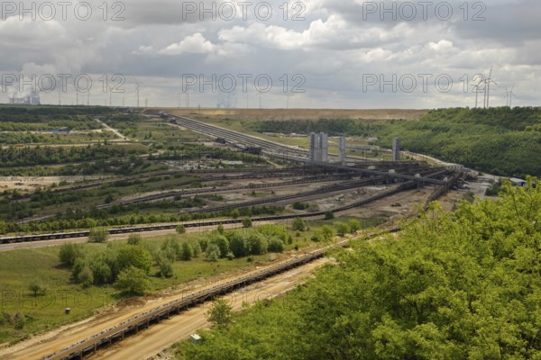 View from the Jackerath public viewing point of the conveyor systems from the mining area to the