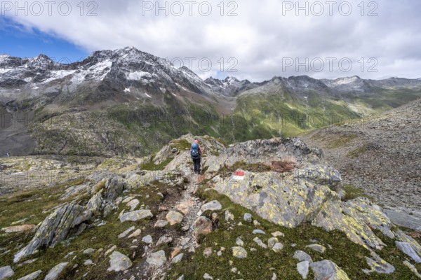Mountaineer on a hiking trail, rocky mountain landscape, mountain peak Roter Knopf with fresh snow