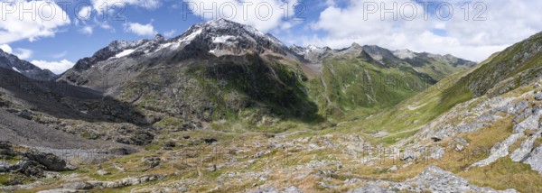View of mountain landscape in the upper Gössnitz valley, mountain peak Roter Knopf, Wiener