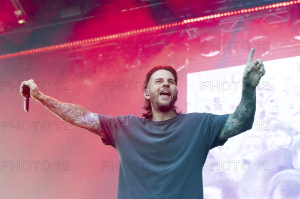 M. Shadows, (Matthew Charles Sanders), singer, frontman, Avenged Sevenfold, progressive metal band,
