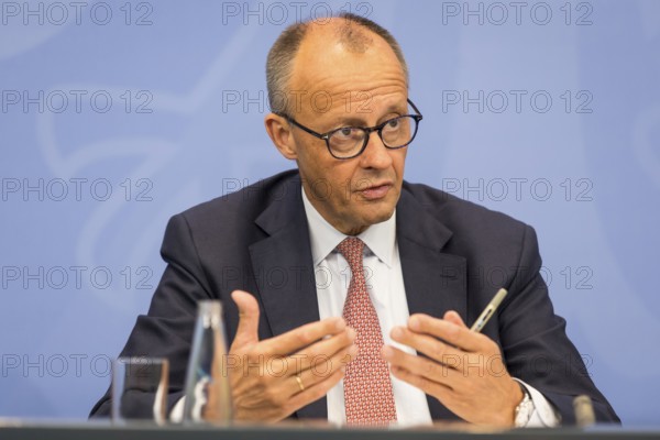 Federal Chancellor Merz (CDU, Federal Chancellor) during a press conference after the consultation