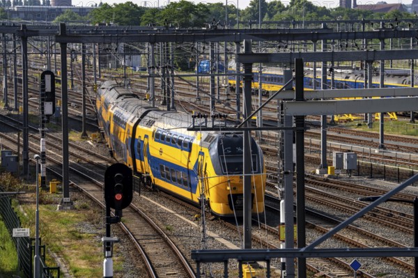 Rail transport in the Netherlands, Nederlandse Spoorwegen, Intercity train, double-decker IC VIRM,