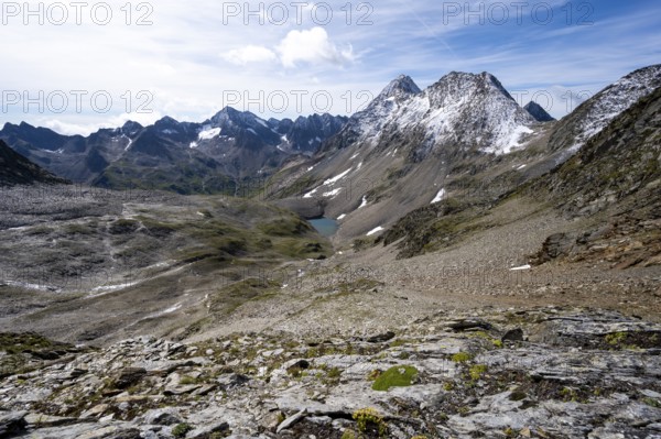 View at Kesselkeessattel, mountain landscape with summit Roter Knopf and Kleiner Hornkopf, Wiener