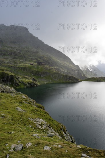 Mountain landscape with mountain lake Wangenitzsee, Wiener Höhenweg, Schober group, Hohe Tauern