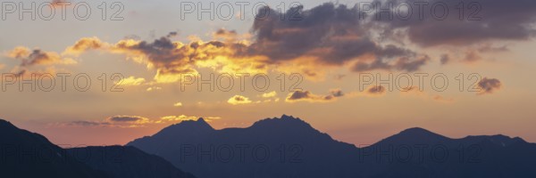 Sunrise from the Zeigersattel on the Nebelhorn, 2224m, Allgäu Alps, Allgäu, Bavaria, Germany,