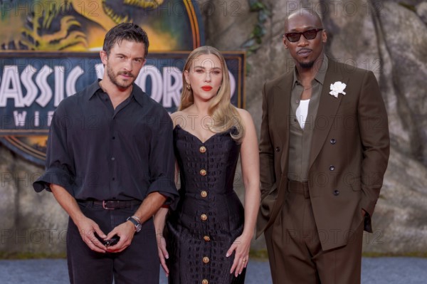 Jonathan Bailey, Scarlett Johansson and Mahershala Ali at the German premiere of the adventure film