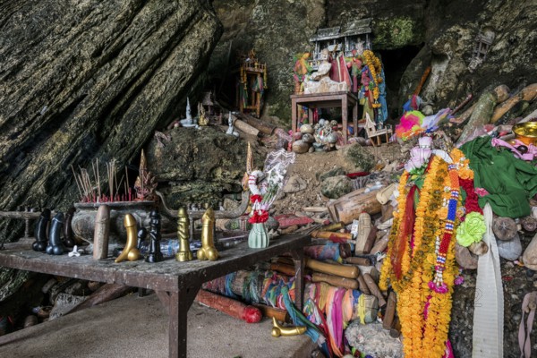Princess Cave, Phra Nang Cave Shrine, Ao Phra Nang Beach, Railay Beach, Ao Nang, Krabi, Thailand,