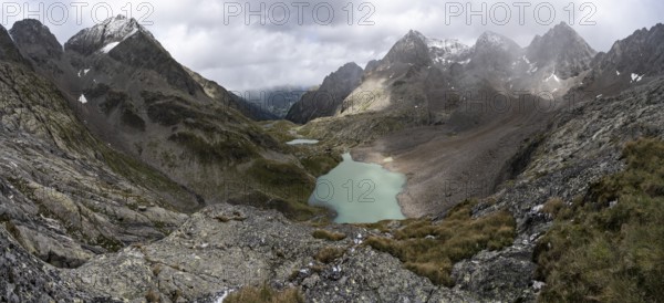 View of mountain landscape, turquoise-blue mountain lake Großer Gradensee, behind summit of