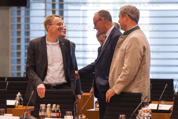 Daniel Günther (Minister-President of Schleswig-Holstein), Federal Chancellor Friedrich Merz (l,