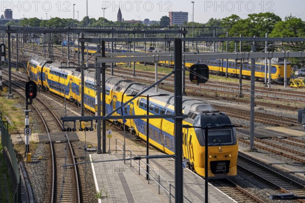 Rail transport in the Netherlands, Nederlandse Spoorwegen, Intercity train, double-decker IC VIRM,